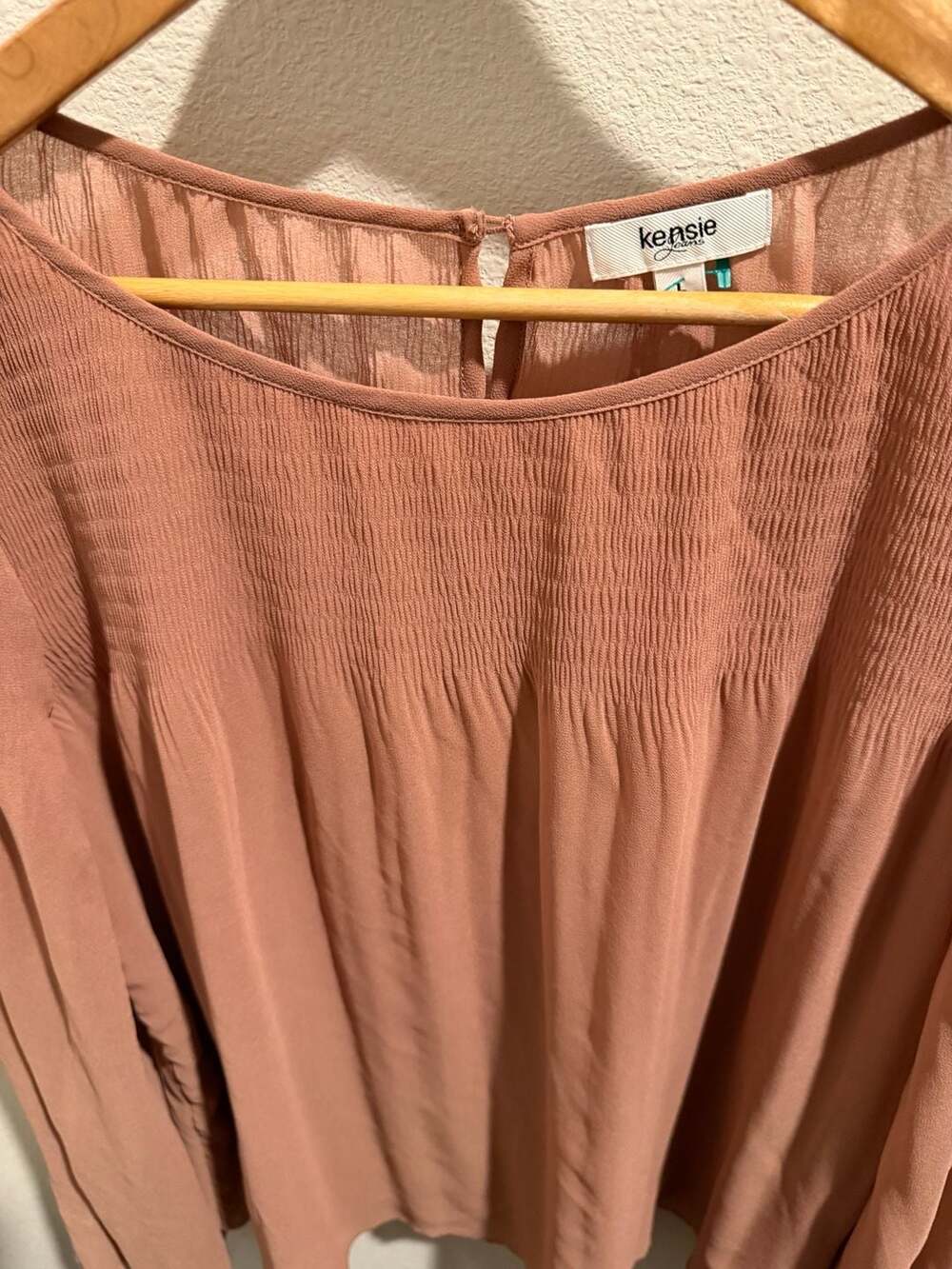Kensie Jeans Smocked Long Sleeve Blouse Dusty Rose Size L - Picture 2 of 4